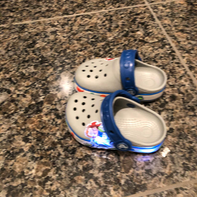 crocs(クロックス)のクロックス　トイストーリー　LED キッズ/ベビー/マタニティのベビー靴/シューズ(~14cm)(スリッポン)の商品写真