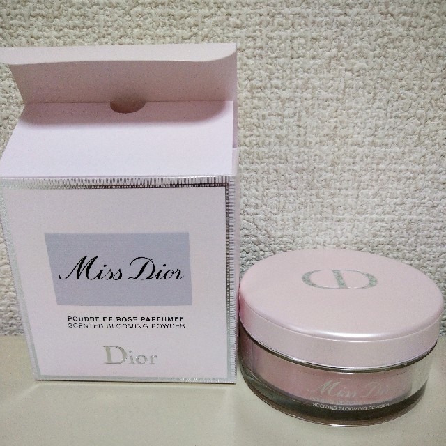 Christian Dior(クリスチャンディオール)のミスディオールブルーミングパウダー コスメ/美容のボディケア(ボディパウダー)の商品写真