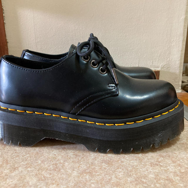 Dr.Martens(ドクターマーチン)の値下げ！【レディースサイズ】Dr.Martens 23.0cm 厚底レースアップ レディースの靴/シューズ(ローファー/革靴)の商品写真