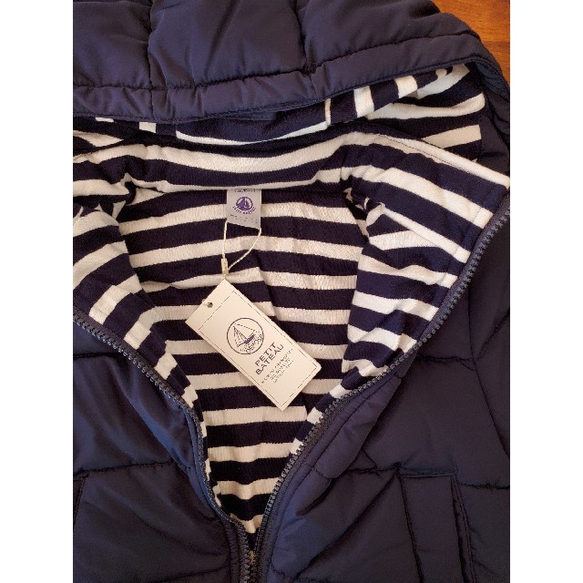 PETIT BATEAU(プチバトー)の【PETIT BATEAU】プチバトー フード付きパフジャケット_キッズM キッズ/ベビー/マタニティのキッズ服女の子用(90cm~)(コート)の商品写真