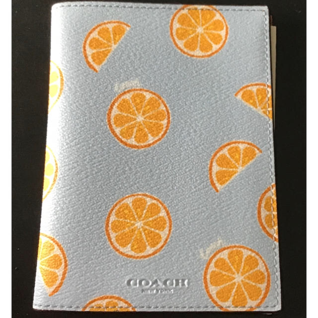 COACH(コーチ)の【COACH 】新製品　オレンジ柄　パスポートケース　＜再入荷1点のみ＞ レディースのファッション小物(パスケース/IDカードホルダー)の商品写真