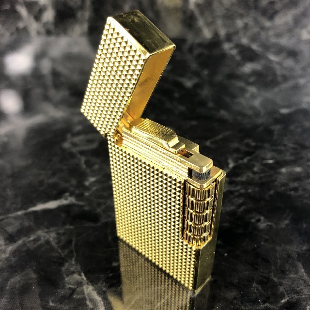 C512 Chequered ガスライター ゴールド/金 メンズのファッション小物(タバコグッズ)の商品写真
