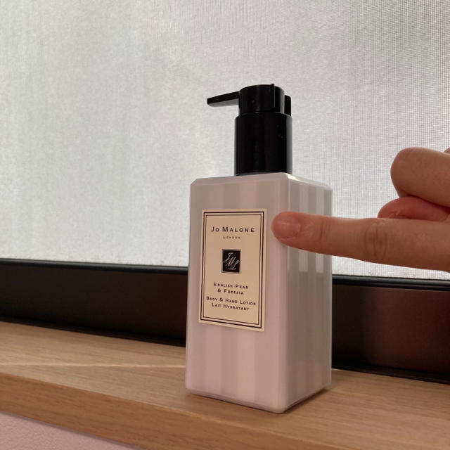 Jo Malone(ジョーマローン)のJo MALONE ペアー&フリージア　ボディ&ハンドローション コスメ/美容のボディケア(ボディローション/ミルク)の商品写真