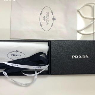 プラダ(PRADA)の【専用】PRADA 白リボン　ショッパー (ショップ袋)