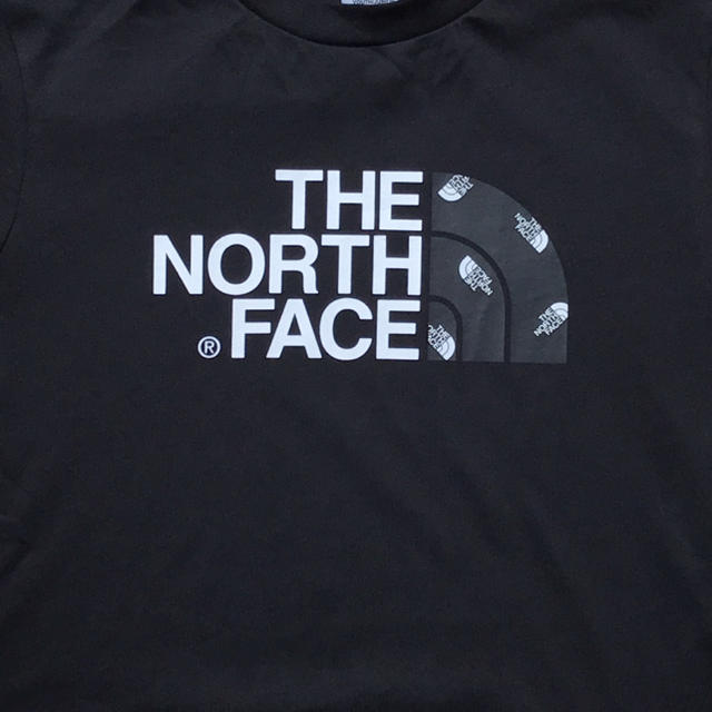 THE NORTH FACE(ザノースフェイス)のレア【新品未使用】ザ　ノースフェイス　ミニロゴ　キッズTシャツ　140-150 キッズ/ベビー/マタニティのキッズ服男の子用(90cm~)(Tシャツ/カットソー)の商品写真