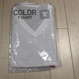 ユニクロ(UNIQLO)のユニクロ　ＶネックTシャツ　白　新品　S(Tシャツ/カットソー(半袖/袖なし))