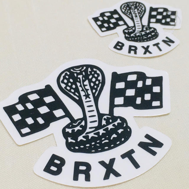 Ron Herman(ロンハーマン)のBRIXTON ブリクストン  ステッカー　2枚セット　新品　送料込み スポーツ/アウトドアのスポーツ/アウトドア その他(スケートボード)の商品写真