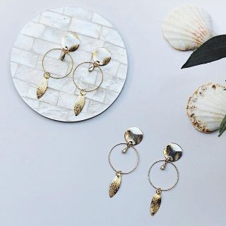 アリシアスタン(ALEXIA STAM)のゴールド リーフ フープピアス(ピアス)