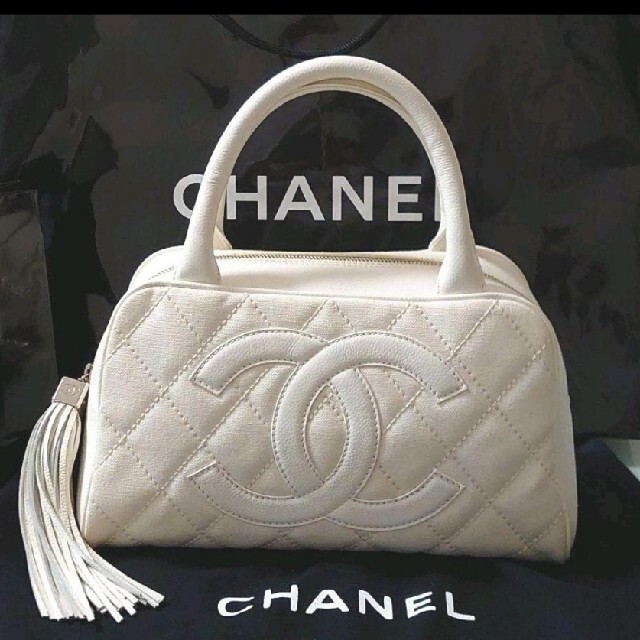 CHANEL シャネル ハンドバッグ ミニボストン 白 パーティを彩るご馳走