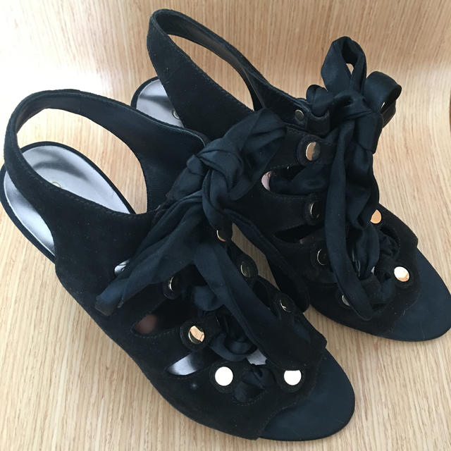 GUESS(ゲス)のＧＵＥＳＳ　フォーマル　正規品　24cm ブラック　ウエッジソール　ヒール レディースの靴/シューズ(ハイヒール/パンプス)の商品写真