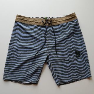 ボルコム(volcom)のVOLCOM/サーフショーツ/試着のみほぼ新品/W34(水着)