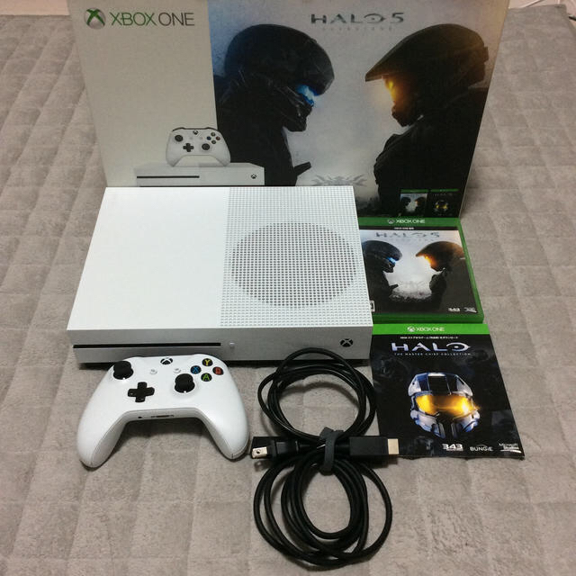 Xbox(エックスボックス)のMicrosoft Xbox One S 1TB  エンタメ/ホビーのゲームソフト/ゲーム機本体(家庭用ゲーム機本体)の商品写真