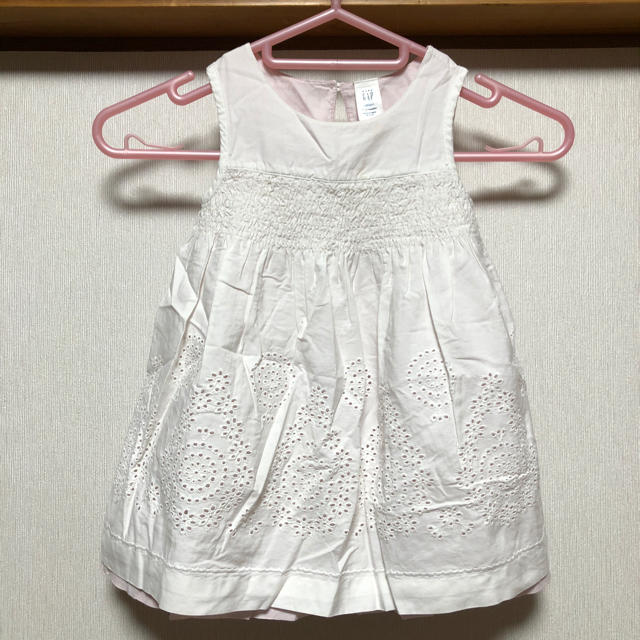 babyGAP(ベビーギャップ)のBABYGAP リバーシブルワンピ 80〜90㎝ キッズ/ベビー/マタニティのキッズ服女の子用(90cm~)(ワンピース)の商品写真