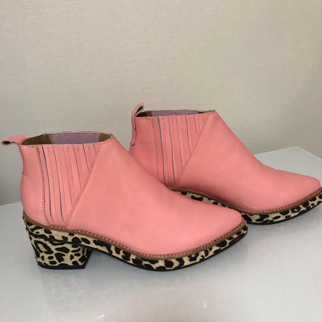 JEFFREY CAMPBELL(ジェフリーキャンベル)のJeff ReyCampbell ピンクブーツ(エナメル) レディースの靴/シューズ(ブーツ)の商品写真