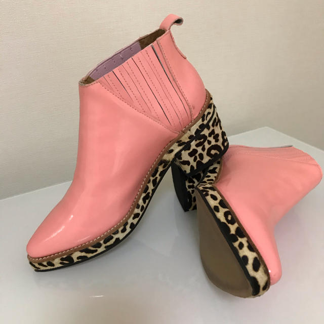 JEFFREY CAMPBELL(ジェフリーキャンベル)のJeff ReyCampbell ピンクブーツ(エナメル) レディースの靴/シューズ(ブーツ)の商品写真