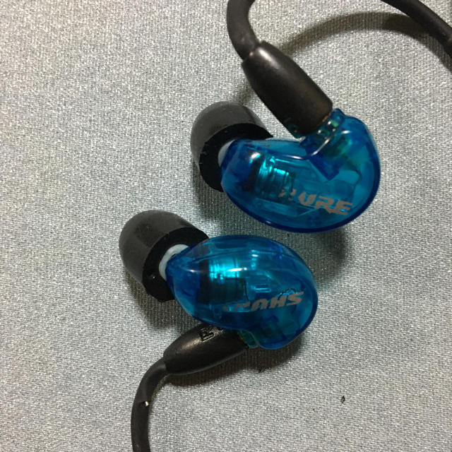 SHURE  SE215 Special Edition イヤホン 2
