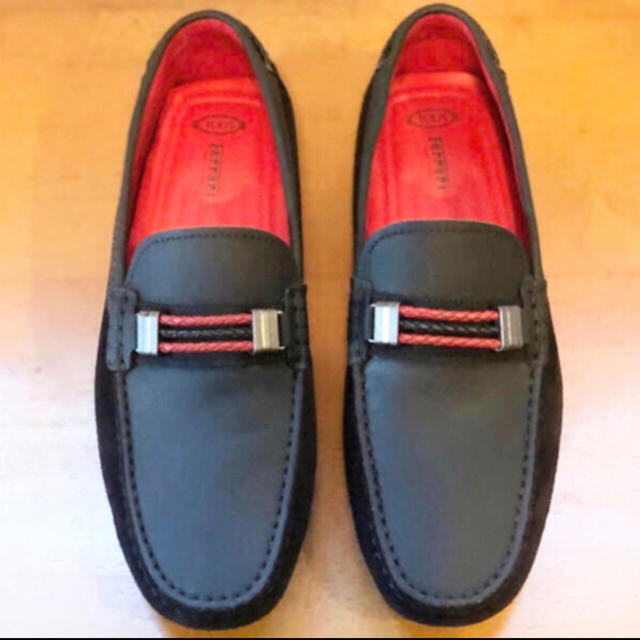 話題の行列 美品 - TOD'S メンズ 限定ドライビングシューズ コラボ