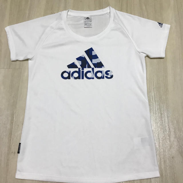 adidas(アディダス)のadidas Tシャツ  レディースのトップス(Tシャツ(半袖/袖なし))の商品写真