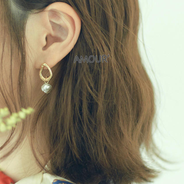 BEAUTY&YOUTH UNITED ARROWS(ビューティアンドユースユナイテッドアローズ)のasymmetry pearl pierce レディースのアクセサリー(ピアス)の商品写真