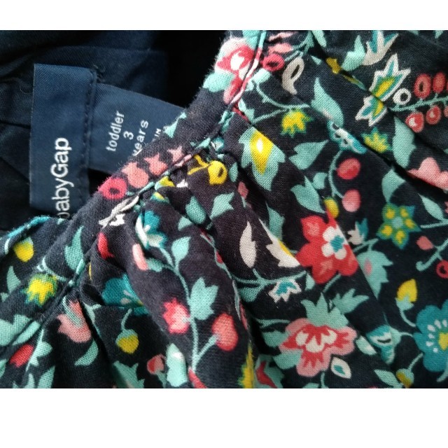 babyGAP(ベビーギャップ)の美品　babyGAP　小花柄ワンピース キッズ/ベビー/マタニティのキッズ服女の子用(90cm~)(ワンピース)の商品写真