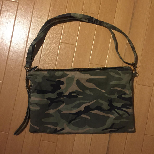 ZARA(ザラ)のdホリック 迷彩柄バッグ レディースのバッグ(ショルダーバッグ)の商品写真