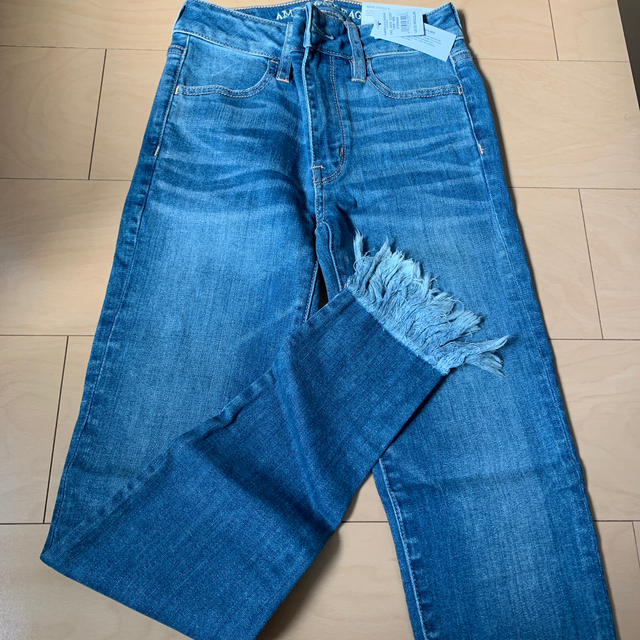 American Eagle(アメリカンイーグル)の【新品】タグ付き　アメリカンイーグル　デニム　ジーンズ00 レディースのパンツ(デニム/ジーンズ)の商品写真