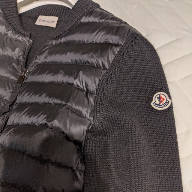 MONCLER(モンクレール)の美品　モンクレール　ペプラム　ダウン　ニット　カーディガン レディースのジャケット/アウター(その他)の商品写真