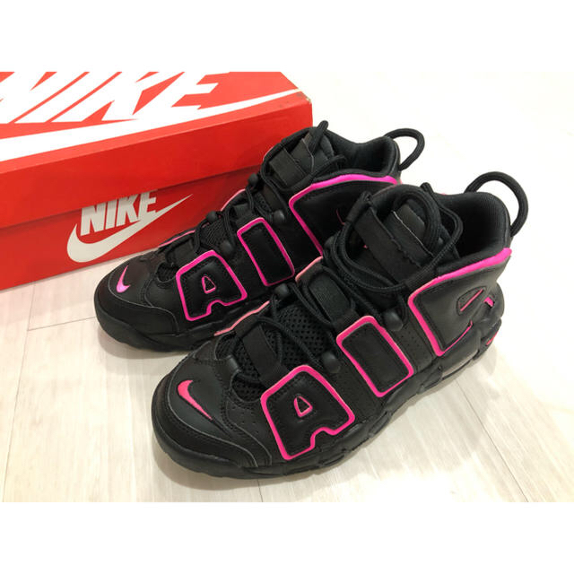 NIKE(ナイキ)のナイキ エアモアアップテンポ  黒×ピンク レディースの靴/シューズ(スニーカー)の商品写真