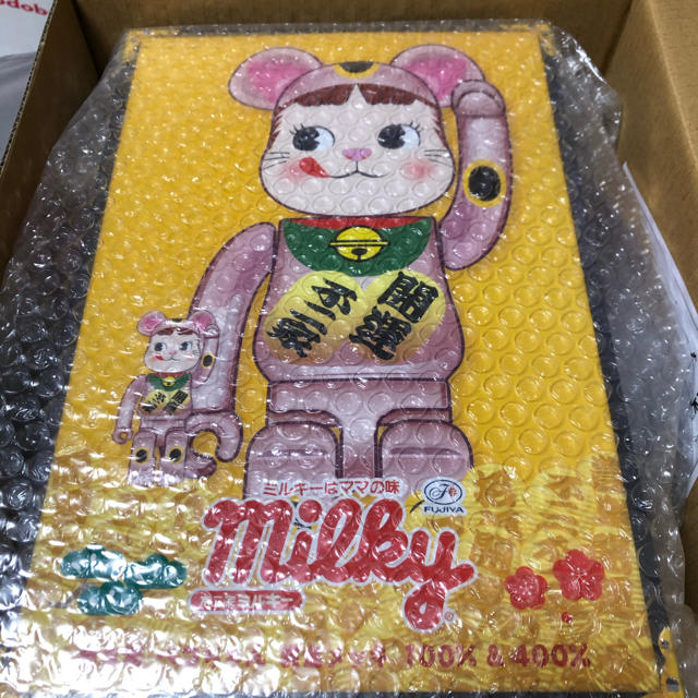 MEDICOM TOY(メディコムトイ)のBE@RBRICK 招き猫 ペコちゃん 桃金メッキ 100％ ＆ 400％ エンタメ/ホビーのおもちゃ/ぬいぐるみ(キャラクターグッズ)の商品写真