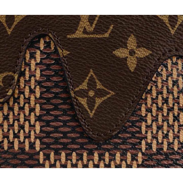 LOUIS VUITTON(ルイヴィトン)の非常に入手困難‼️正規【日本完売コレクション品 LV×NIGOバッグ】男女兼用 メンズのバッグ(メッセンジャーバッグ)の商品写真