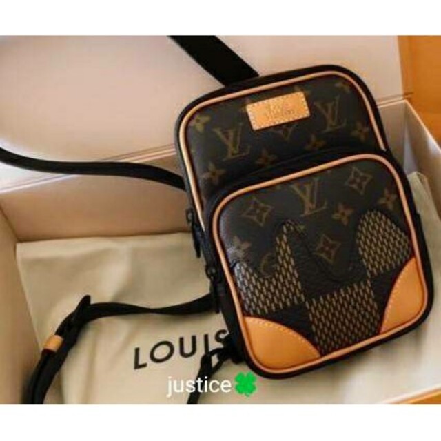 LOUIS VUITTON(ルイヴィトン)の非常に入手困難‼️正規【日本完売コレクション品 LV×NIGOバッグ】男女兼用 メンズのバッグ(メッセンジャーバッグ)の商品写真