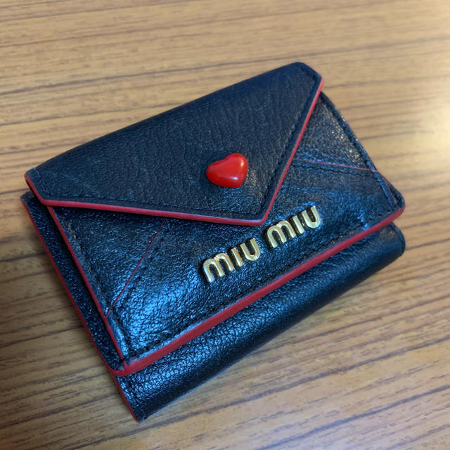 miumiu(ミュウミュウ)のもりここ様　ミュウミュウ　miumiu 三つ折り　ラブレター　財布 レディースのファッション小物(財布)の商品写真