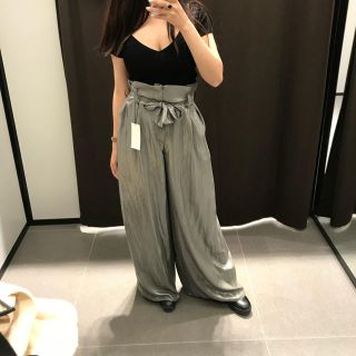 ザラ(ZARA)のZARA パンツ(カジュアルパンツ)