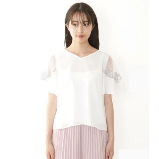 ジルバイジルスチュアート(JILL by JILLSTUART)の新品 フレア袖刺繍レースブラウス 白(シャツ/ブラウス(半袖/袖なし))