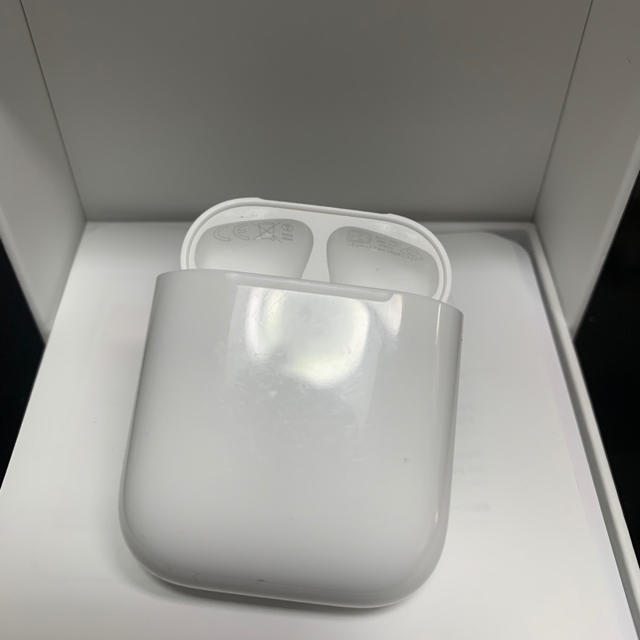 Apple(アップル)のエアーポッズ第二世代　 AirPods第2世代　充電ケース　充電器　Apple スマホ/家電/カメラのオーディオ機器(ヘッドフォン/イヤフォン)の商品写真