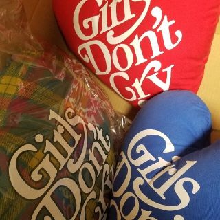 Girls don’t cry 　赤　青　チェック　3つセット(クッション)