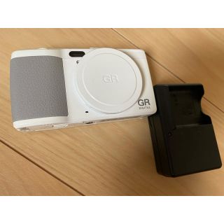 リコー(RICOH)のRICOH リコー GR DIGITAL4 ホワイトエディション(コンパクトデジタルカメラ)