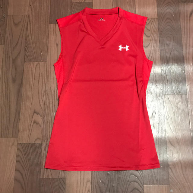 UNDER ARMOUR(アンダーアーマー)のラスト1 35%オフ アンダーアーマー レッド XL ノースリーブ タンクトップ スポーツ/アウトドアのスポーツ/アウトドア その他(バスケットボール)の商品写真