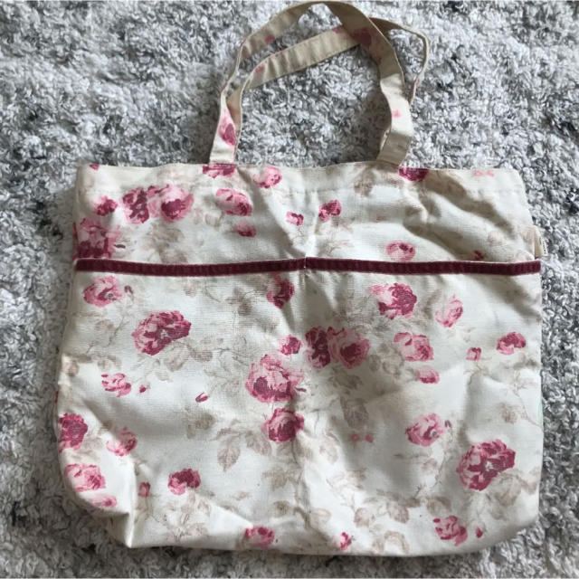 LAURA ASHLEY(ローラアシュレイ)の専用⭐︎LAURA  ASHLEYトートバッグ レディースのバッグ(トートバッグ)の商品写真