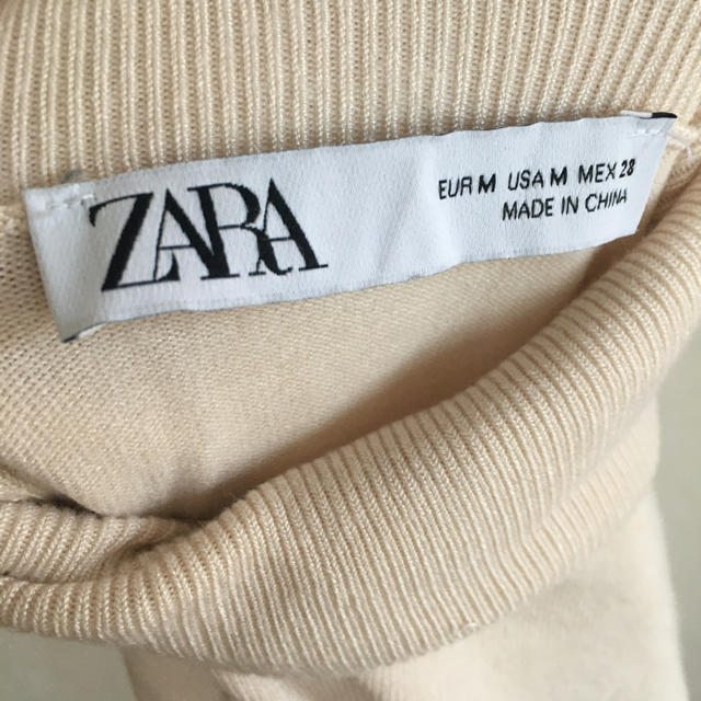 ZARA(ザラ)のZARA 袖ボタンタートルネック レディースのトップス(ニット/セーター)の商品写真