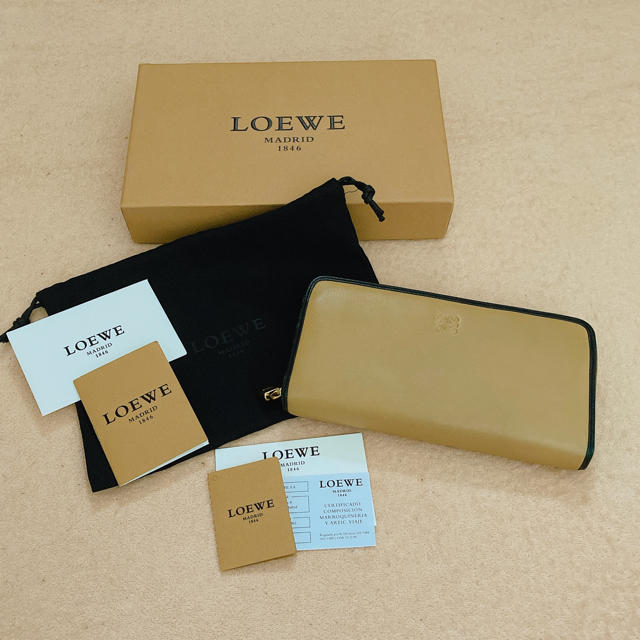 極美品✨LOEWE ミニ財布　Ｌ字ファスナー　ピンク　アナグラム　アマソナ