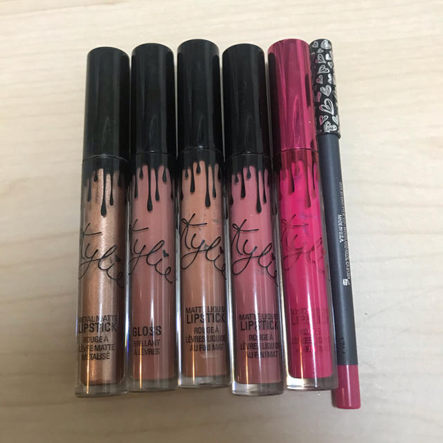 Kylie Cosmetics(カイリーコスメティックス)のリップスティック　まとめ買い コスメ/美容のベースメイク/化粧品(口紅)の商品写真