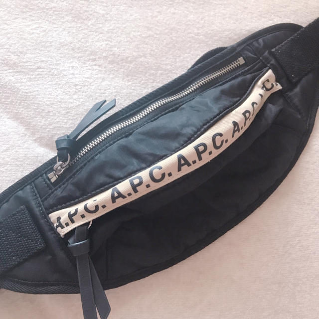 A.P.C(アーペーセー)のA.P.C ボディバック レディースのバッグ(ボディバッグ/ウエストポーチ)の商品写真