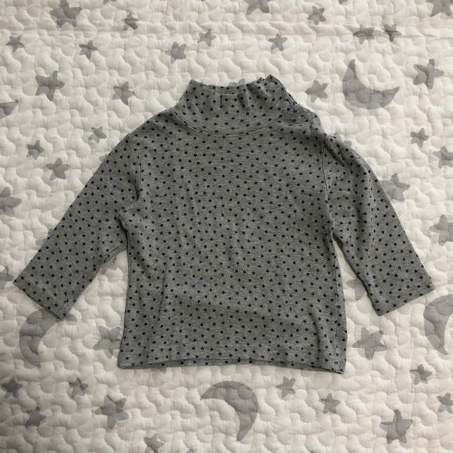 UNIQLO(ユニクロ)のUNIQLO 星柄　タートルネックTシャツ　2点セット　サイズ80 キッズ/ベビー/マタニティのベビー服(~85cm)(Ｔシャツ)の商品写真