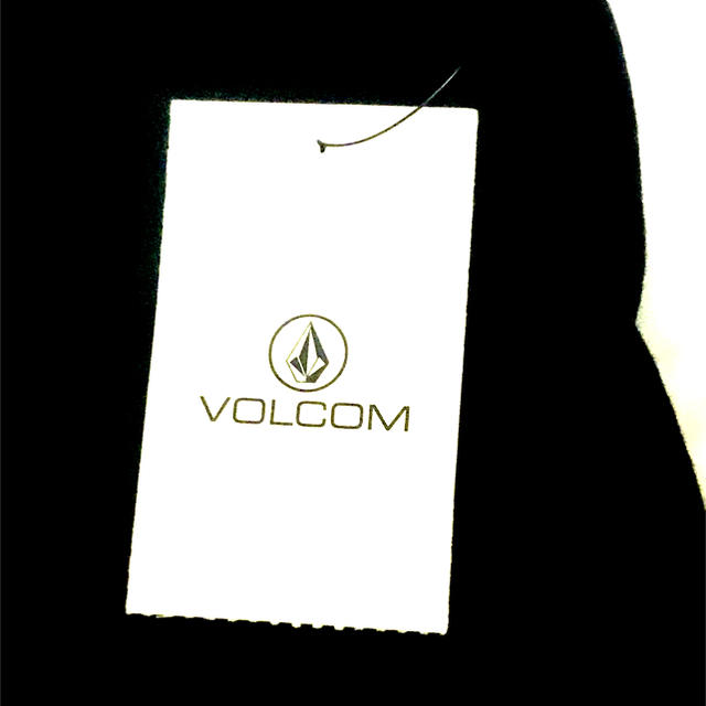 volcom(ボルコム)の新品●ボルコム●USA ユニセックス、黒、サイズM 大きめ、ロングＴシャツ レディースのトップス(Tシャツ(長袖/七分))の商品写真