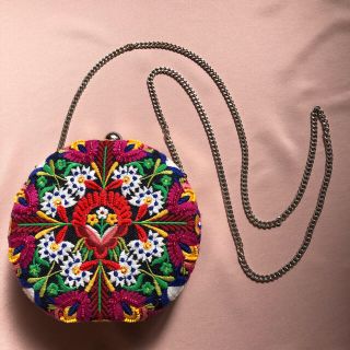 ザラ(ZARA)のビーズ刺繍ポシェット(ショルダーバッグ)