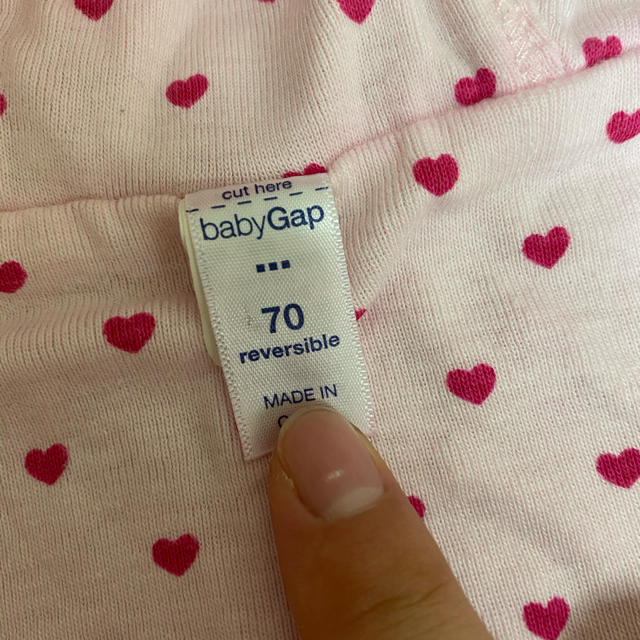 babyGAP(ベビーギャップ)のbabyGap パーカー　70サイズ　女の子 キッズ/ベビー/マタニティのベビー服(~85cm)(カーディガン/ボレロ)の商品写真