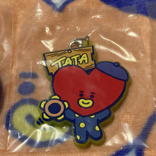 防弾少年団(BTS)(ボウダンショウネンダン)のBT21 一番くじ TATA ラバーチャーム エンタメ/ホビーのタレントグッズ(アイドルグッズ)の商品写真