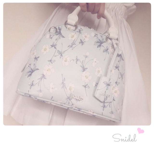 SNIDEL(スナイデル)のsnidel 花柄バッグ レディースのバッグ(ショルダーバッグ)の商品写真