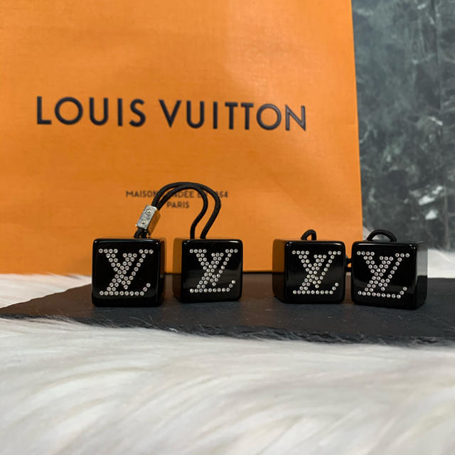 LOUIS VUITTON(ルイヴィトン)のりおりくママ様専用 LOUIS VITTON ヘアゴム ヴィトン レディースのヘアアクセサリー(ヘアゴム/シュシュ)の商品写真